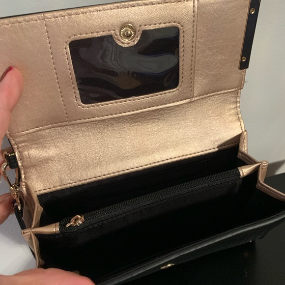 Clutch Wallet with detachable Wrist Strap - NWT - Picture 4 of 7